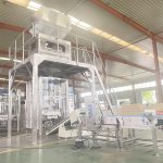 En komplet samodejnega stroja za pakiranje detergenta v prahu od 1 do 3,5 kg, pripravljen za dostavo.