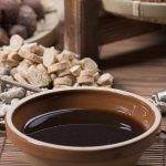 Avtomatski stroj za pakiranje mešanih tekočih izdelkov