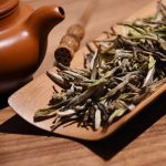 Polavtomatski tehtalni stroj za polnjenje čajnih listov