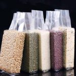 Avtomatski stroj za vakuumsko pakiranje v praškaste opeke